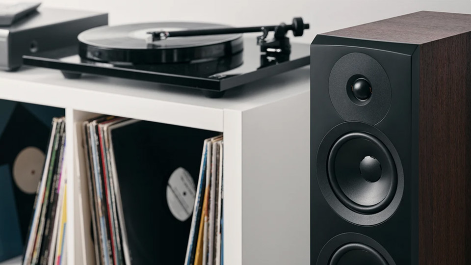 Dynaudio Emit 30 hangfal Gedeon Audio