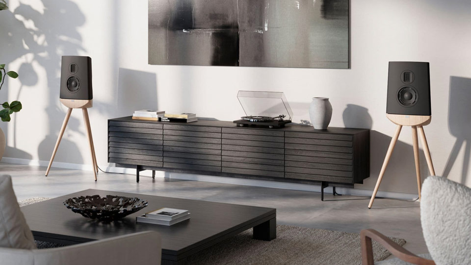 Lyngdorf CUE-100 High-end hangfal GedeonAudio