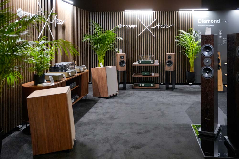 Pylon Audio hangfalak és Fezz Audio erősítők Gedeon Audio