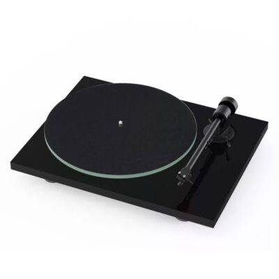 Üvegtányéros Pro-Ject T1 EVO fekete színben fehér háttérrel Gedeon Audio