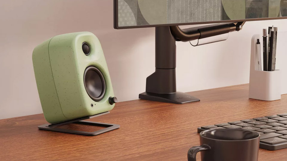 Kanto Audio UKI Aktív hangfal borsmenta szín íróasztalon Gedeon Audio