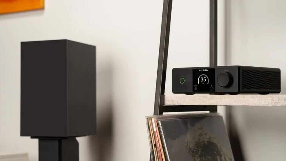 Rotel DX-5 sztereó integrált erősítő polcon Gedeon Audio