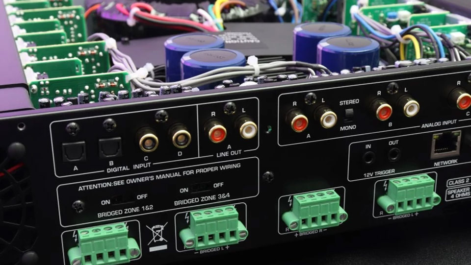 Rotel C8 végfok nyolccsatornás végerősítő belseje Gedeon Audio