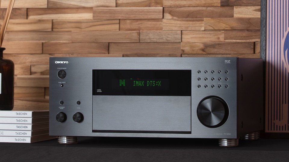 Onkyo TX-RZ50 házimozi erősítő lifestyle Gedeon Audio